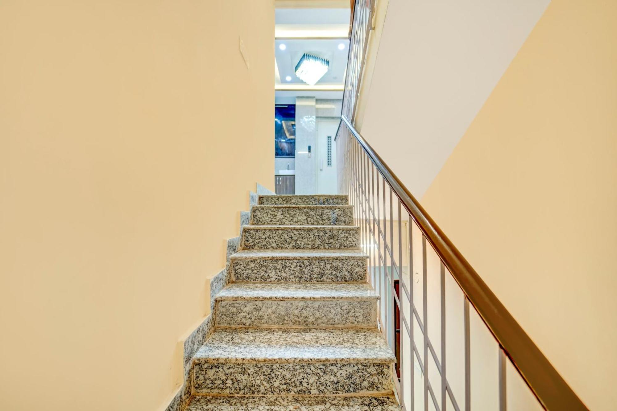 Khagaul Super Townhouse Anisabad Near Mahavir Sansthan מראה חיצוני תמונה