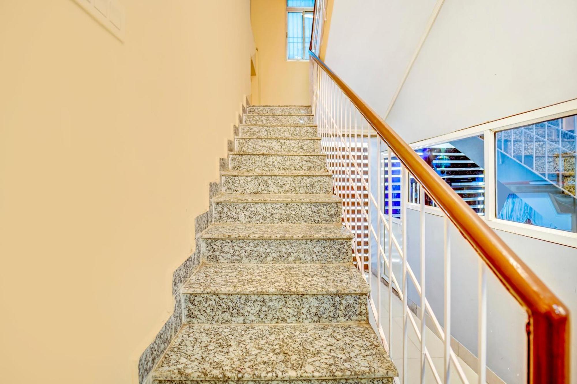 Khagaul Super Townhouse Anisabad Near Mahavir Sansthan מראה חיצוני תמונה