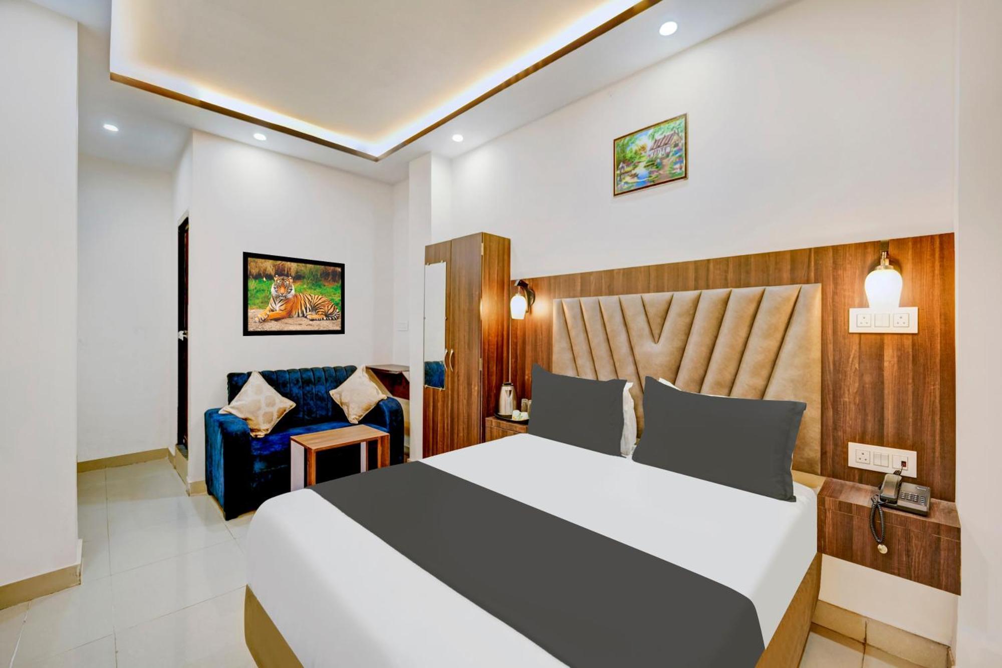 Khagaul Super Townhouse Anisabad Near Mahavir Sansthan מראה חיצוני תמונה